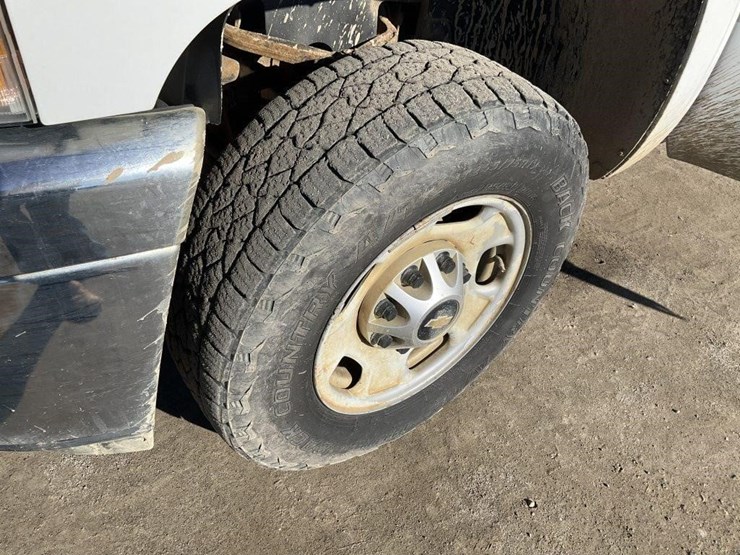 2013-chevrolet-2500-image-8