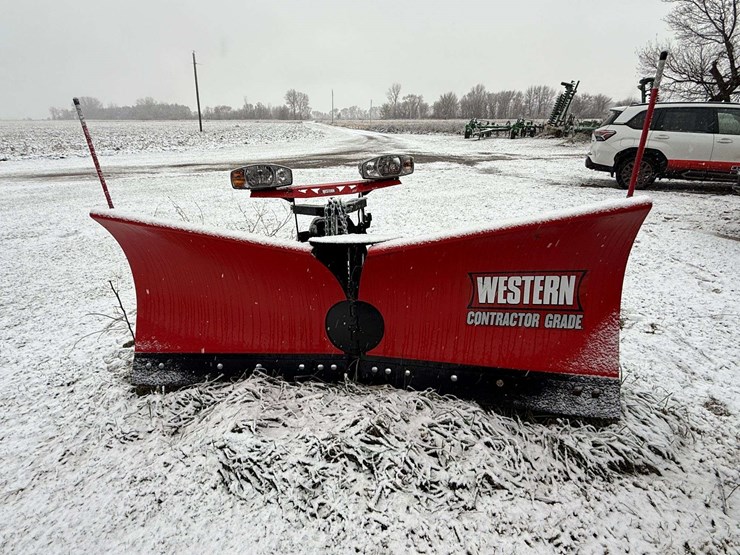 western-v-snow-plow,-8’6”,-right-or-left-swing,-scoop-or-v-plow,-comes-with-mounting-brackets-to-fit-image-3