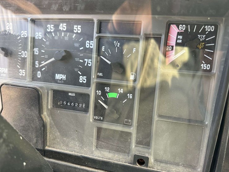 1992-international-805-box-truck,-shows-54,622-miles,-9-speed-transmission,-11r22.5-tires,-26.5’-box-image-27