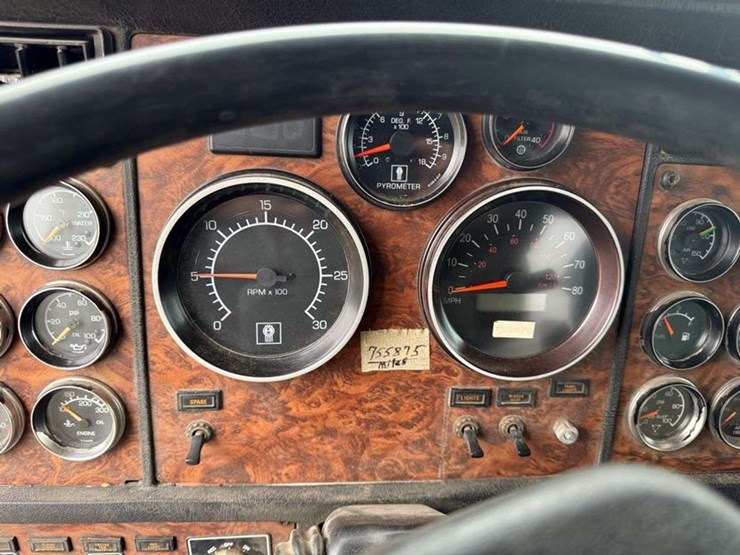 2001-kenworth-t800-image-24