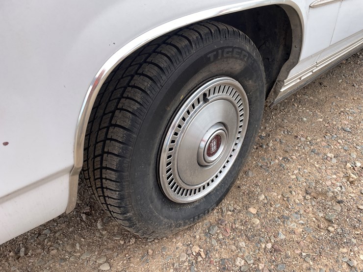 #1200-•-1986-ford-crown-victoria-**recommend-trailering**-(has-mn-title)-image-9