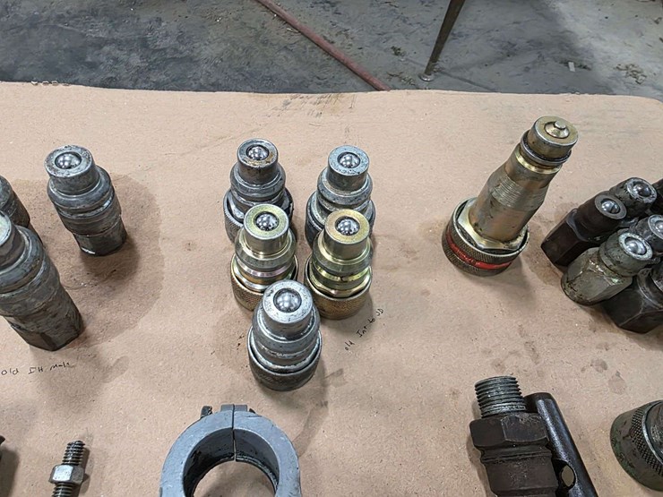large-assortment-of-hydraulic-ends,-includes:-11-–-jd-ends,-5-–-old-int-to-jd,-3-–-old-ih-male,-1-–-image-5