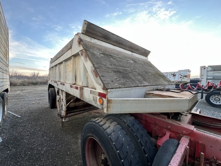 1958-clough-s/a-belly-dump-trailer-image-4