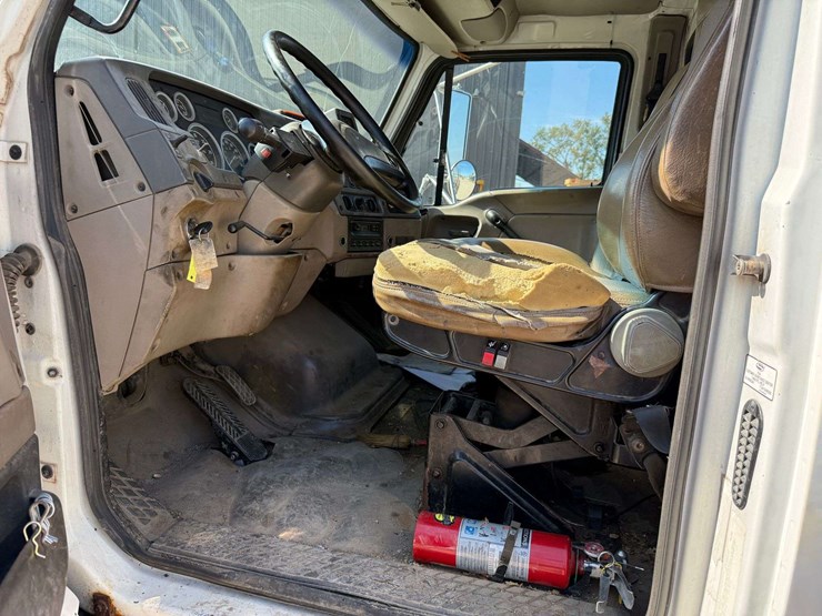 2006-sterling-rollback-truck,-101"x27'-bed,-winch,-automatic-transmission,-388k-miles,-11r22.5-tires-image-22