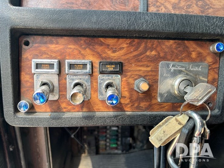 2000-kenworth-w900-image-13