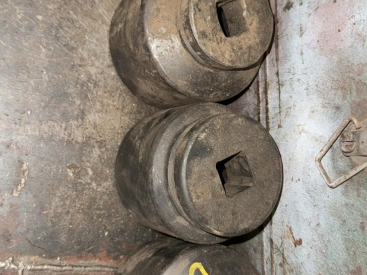 #179-•-large-and-small-socket-sets*-image-8