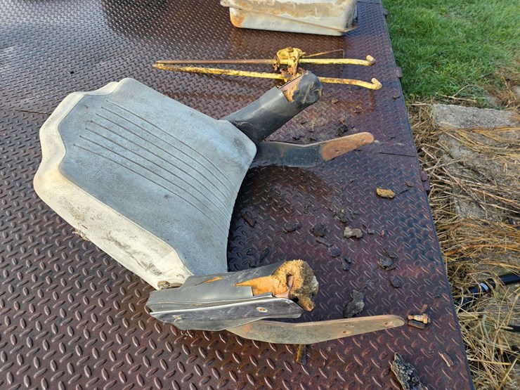 international-tomb-stone-seat-backrest,-excellent-arm-rest-chrome-image-5