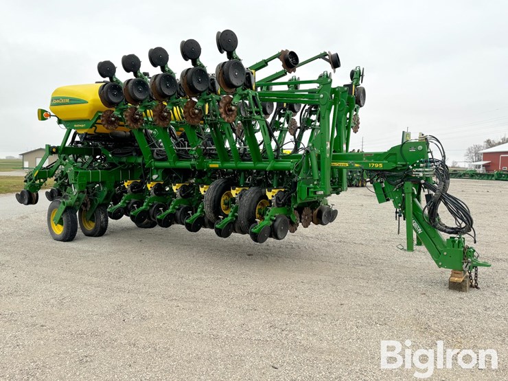 2015-john-deere-1795-image-3