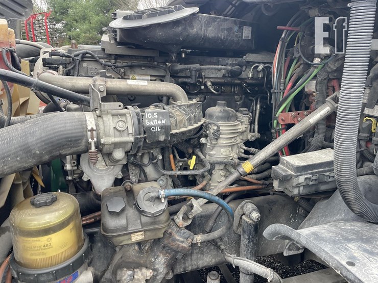 2014-freightliner-cascadia-125-image-25