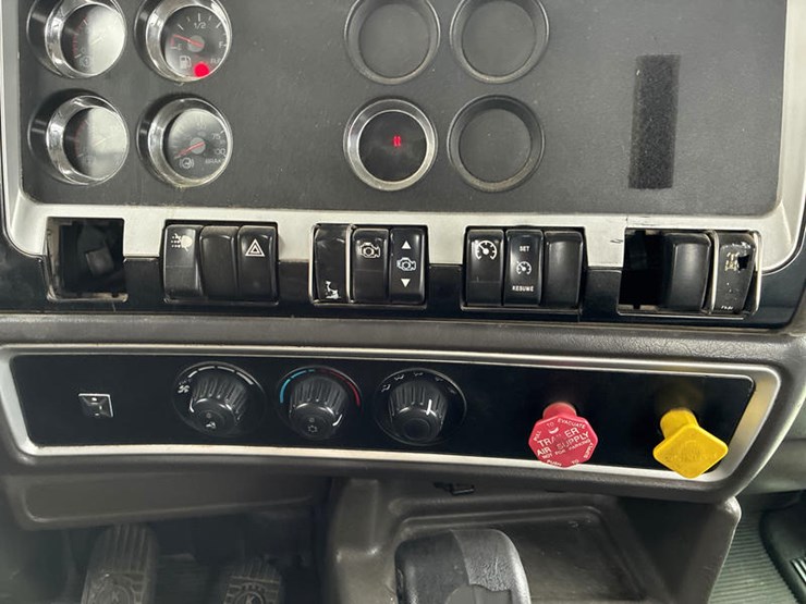 2007-kenworth-t800-image-88