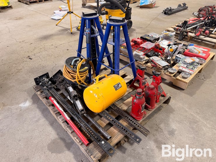 various-jacks-&-air-bubble-w/-hose-image-4