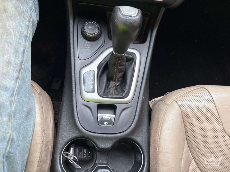 2015-jeep-cherokee-image-16