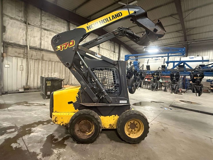 new-holland-l170-image-25