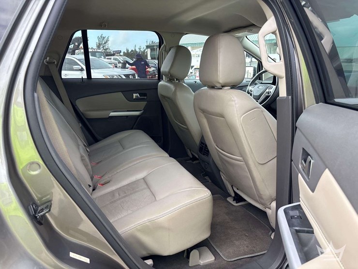 2014-ford-edge-image-21