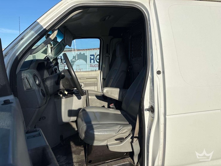 2011-ford-cargo-image-10