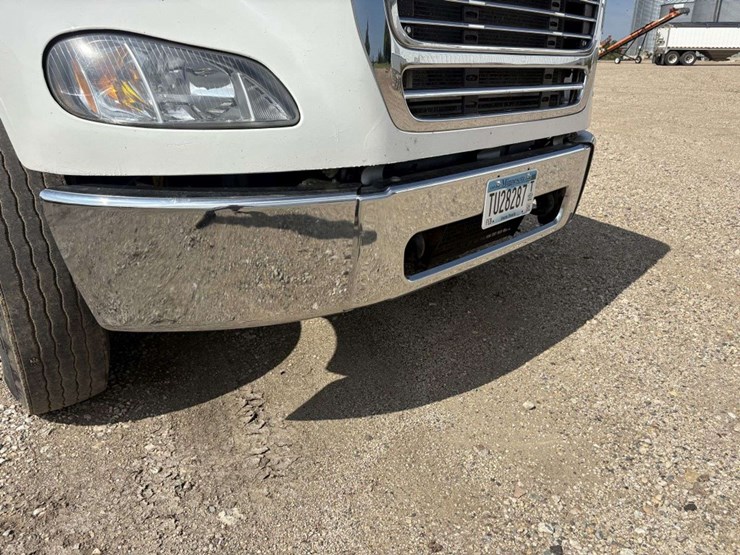 2004-freightliner-m2-business-class-semi-tractor,-day-cab,-mercedes-460,-10-speed,-jake-brake,-lopro-image-7