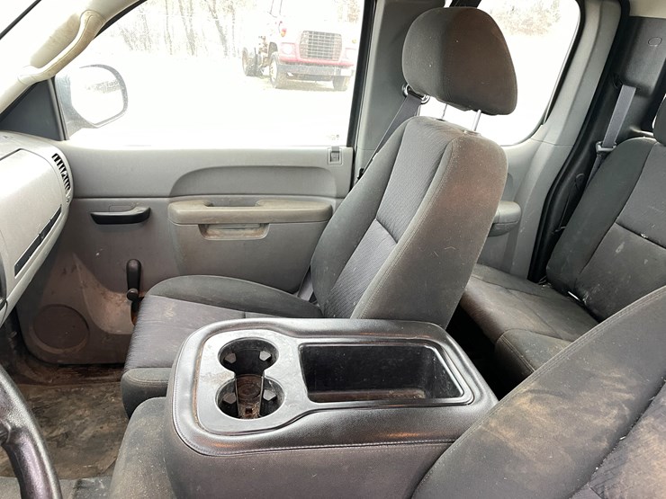 #1125-•-2013-chevrolet-silverado-pickup-truck-(has-mn-title)-image-26