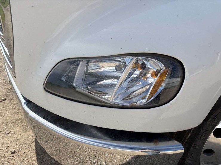 2004-freightliner-m2-business-class-semi-tractor,-day-cab,-mercedes-460,-10-speed,-jake-brake,-lopro-image-5