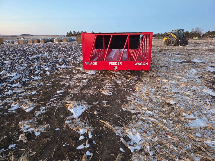 ia-84r-24'-silage-feeder-wagon-tricycle-front-16"-tires-new.-this-item-is-located-in-south-dakota,-t-image-4