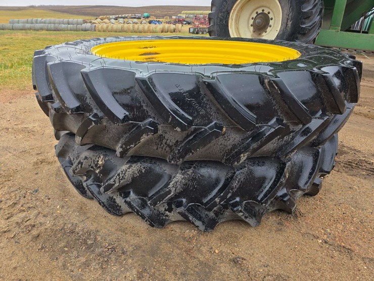 john-deere-8100-image-7