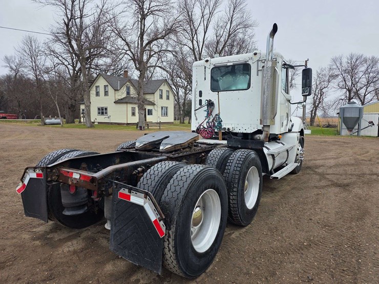 2007-freightliner-cl120-day-cab-semi,-978,000-miles,-detroit-series-60-–-14l-engine,-515hp,-10-speed-image-12