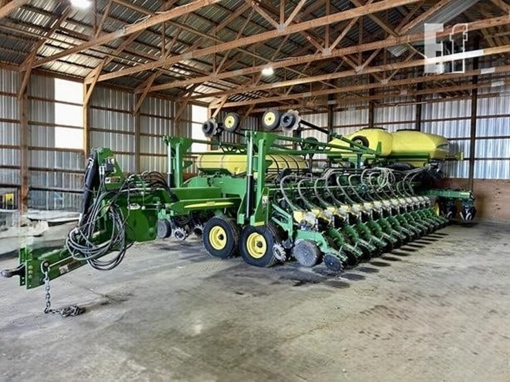 2014-john-deere-db60-image-1