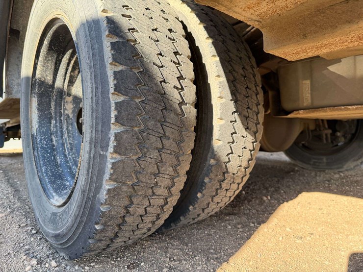 2006-ford-f550-image-13