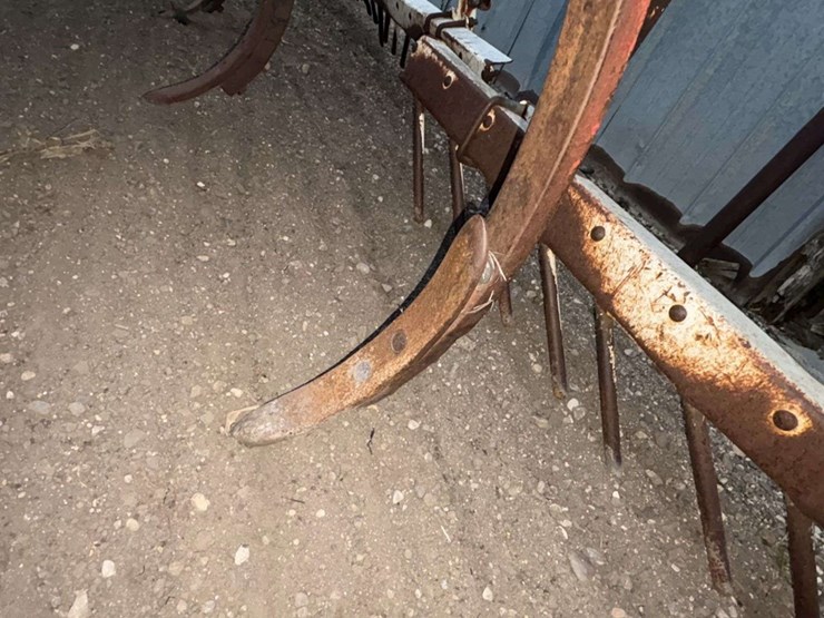 massey-ferguson-chisel-plow,-mounted,-15’-bar,-(11)-shank,-2”-reversible-points,-(2)-gauge-wheels,-b-image-11