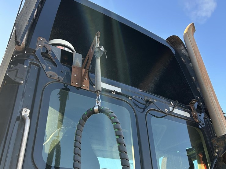 2012-freightliner-cascadia-125-image-30