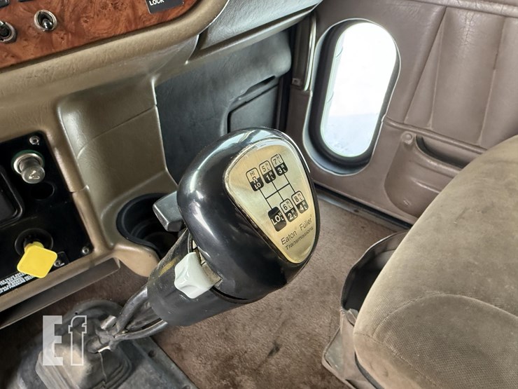 2004-peterbilt-379-image-58