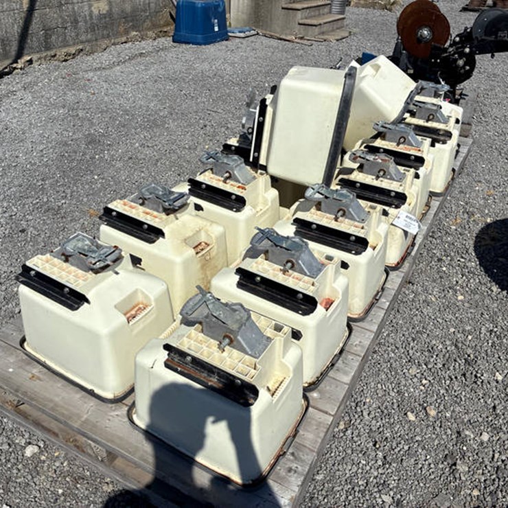 #113941 • 16 KINZE INSECTICIDE BOXES