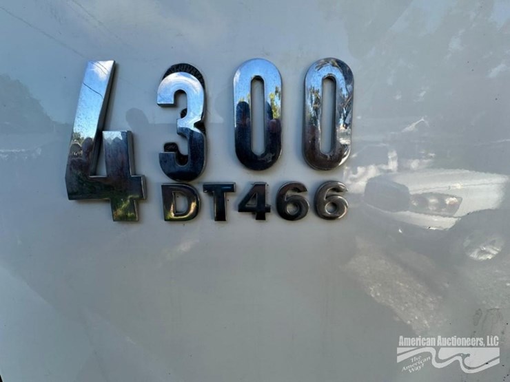 2003-international-durastar-4300-image-8