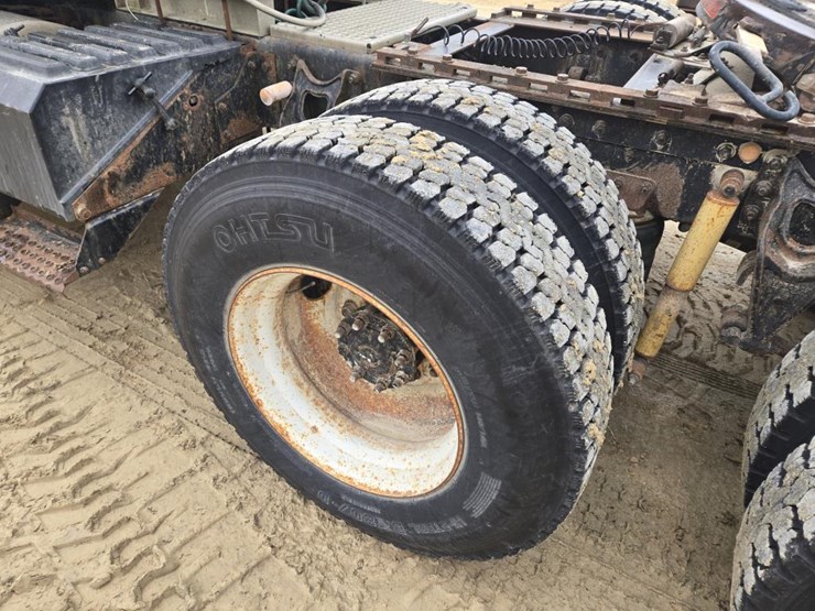 2000-international-8100-image-12