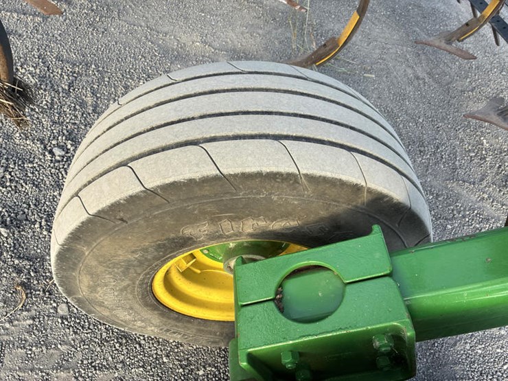 john-deere-2210-image-30