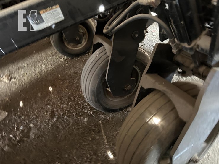 2004-white-8516-image-20