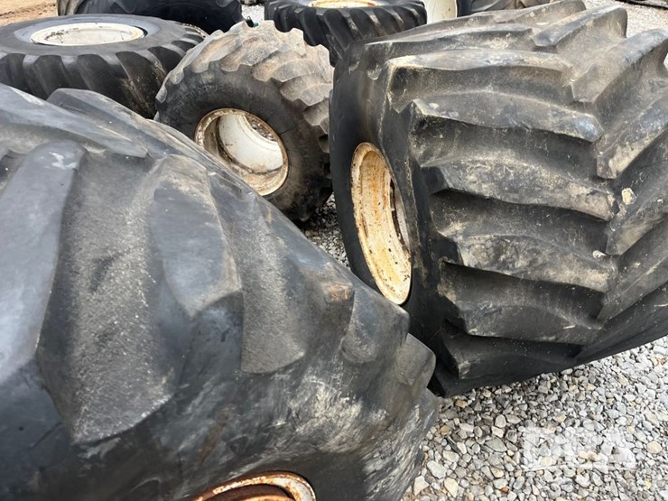 firestone-flotation-tires-(jn3482)-image-3