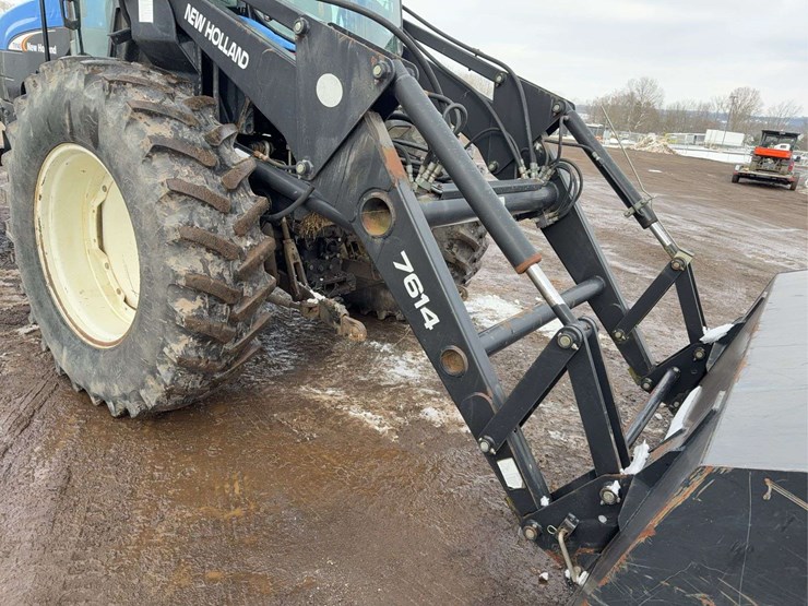 new-holland-tv145-image-13