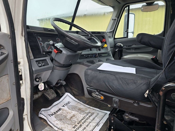 2007-freightliner-cl120-day-cab-semi,-978,000-miles,-detroit-series-60-–-14l-engine,-515hp,-10-speed-image-27