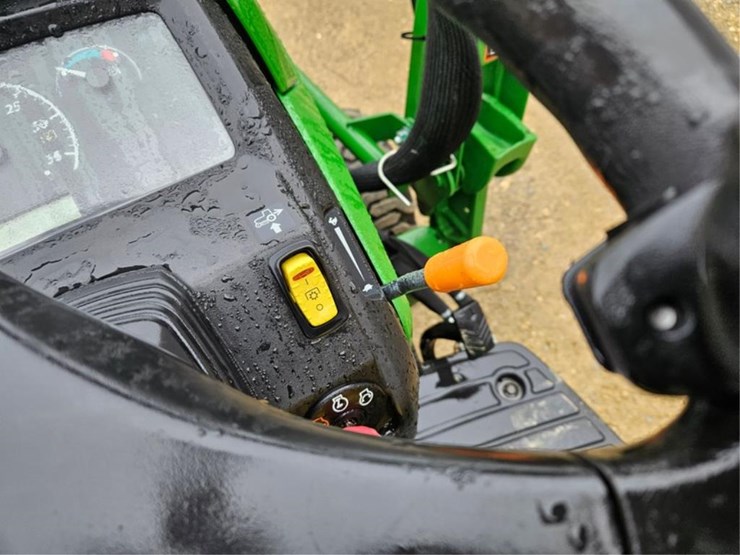 john-deere-1025-image-33
