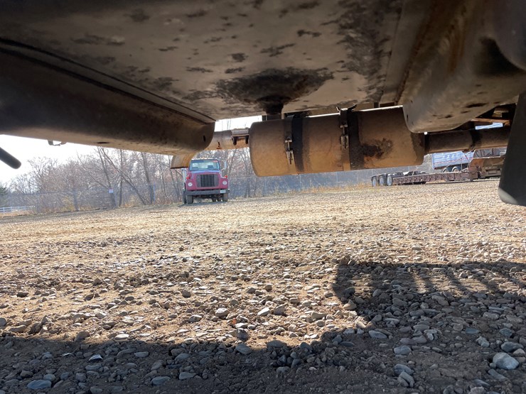 #1135-•-2002-gmc-c6500-van-truck-(has-mn-title)-image-10