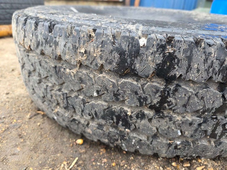 (1)-lt235/80r17-firestone-tire-image-5