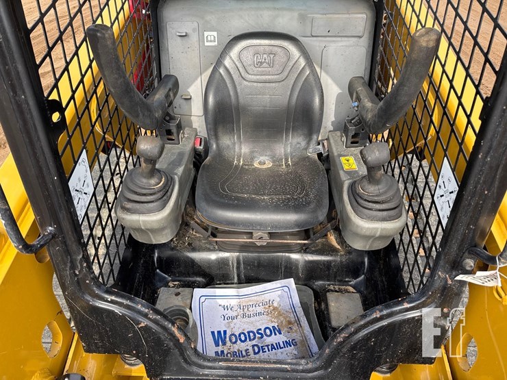 2017-caterpillar-239d-image-19