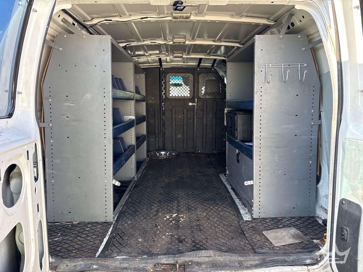 2011-ford-cargo-image-18