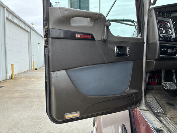 2007-kenworth-t800-image-75