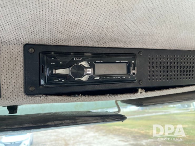 1999-freightliner-fl70-image-52