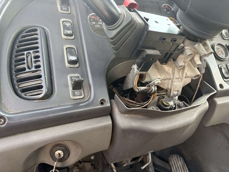 2004-freightliner-m2-business-class-semi-tractor,-day-cab,-mercedes-460,-10-speed,-jake-brake,-lopro-image-29