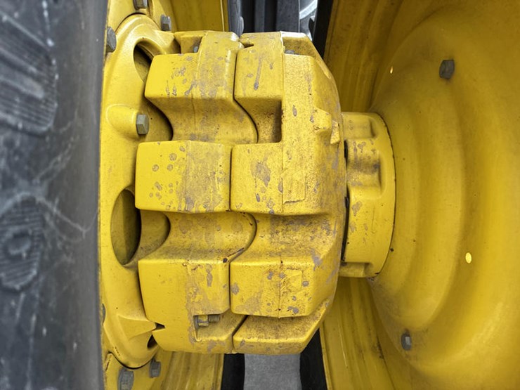 john-deere-8335r-image-61