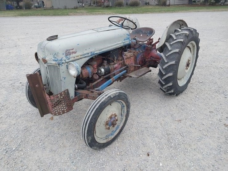 ford-tractor-image-1