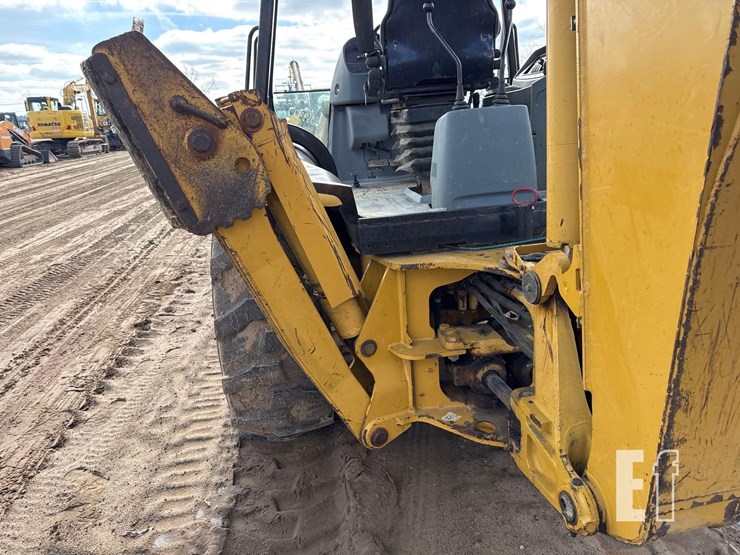 2004-caterpillar-416d-image-26