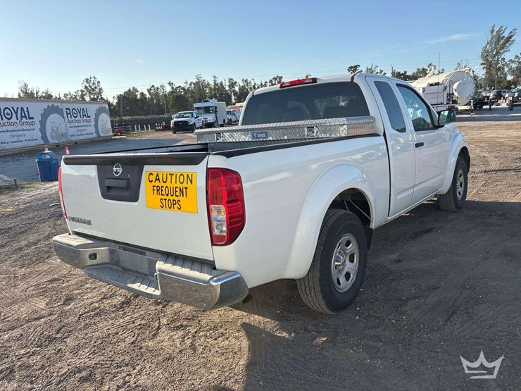 2015-nissan-frontier-image-3
